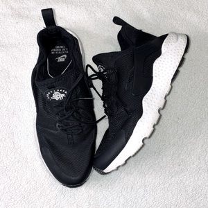 Nike- Women’s Air Huarache Run
